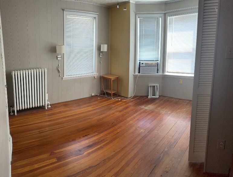 Building Photo - 2409 Spring St