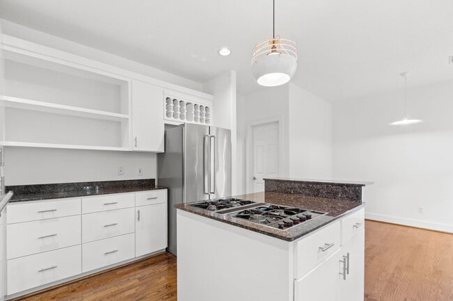 Building Photo - Live Near Memorial Park! Spacious 3BR with...