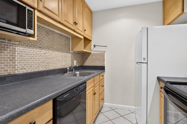 Building Photo - Resort-Style Living in Walnut Creek! Bright 1BR w/ Private Tree-Line Balcony!