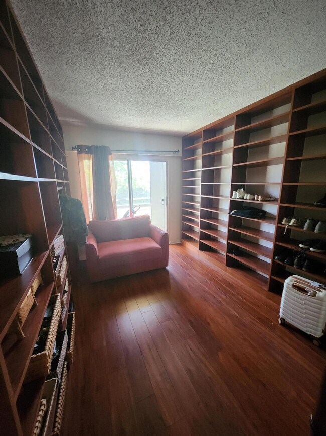 Building Photo - 113 Mansfield C