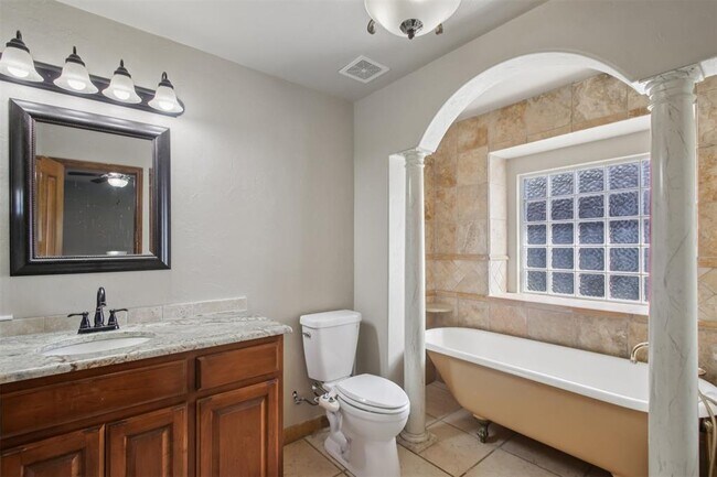 Building Photo - 10516 NW 16th St