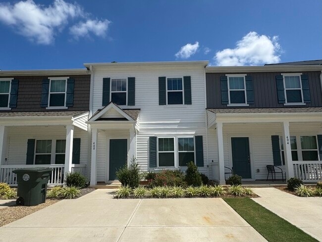 Primary Photo - 3 br 2.5 townhome minutes from I-85