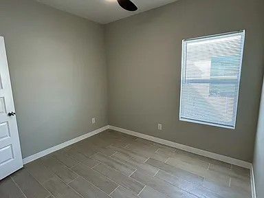 Building Photo - 705 Deanne Dr