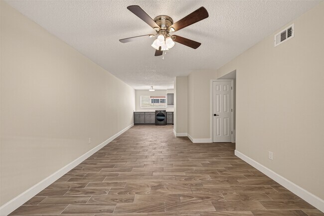 Building Photo - 7714 Renwick Dr