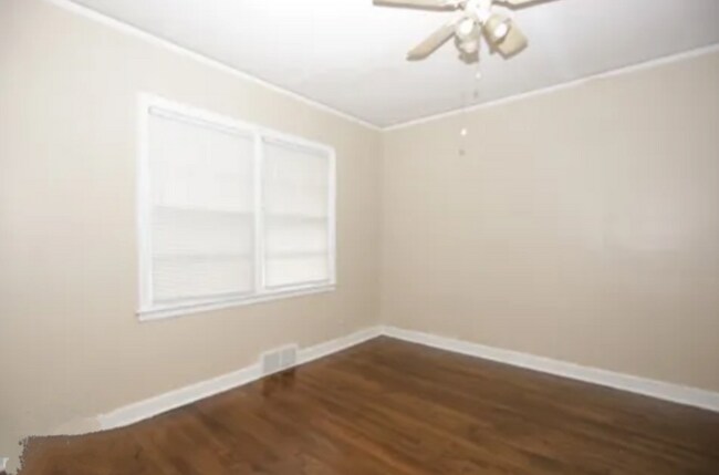 Building Photo - 1068 N McLean Blvd