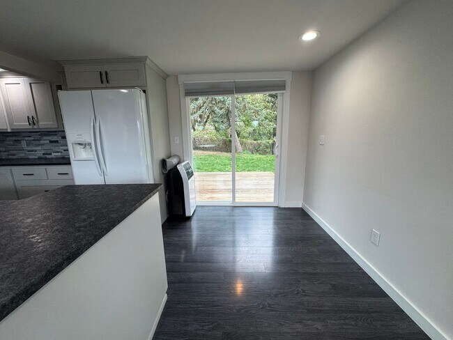 Building Photo - Jasmines Q