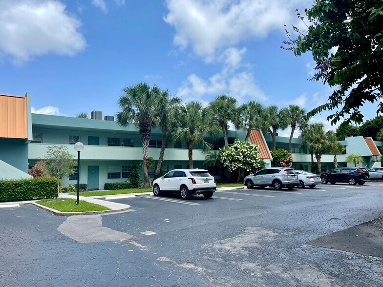 Outside Building - 933 Cypress Grove Dr