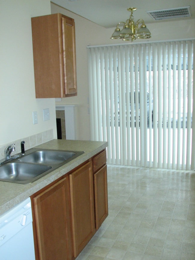 Building Photo - Chestnut Valley Townhomes