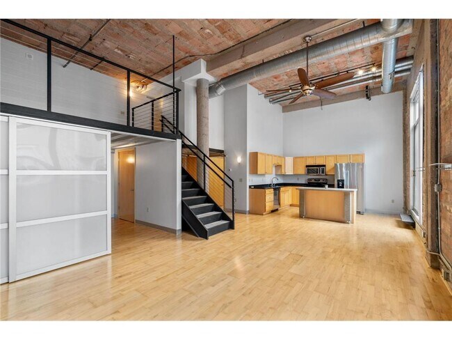 Building Photo - 521 S 7th St