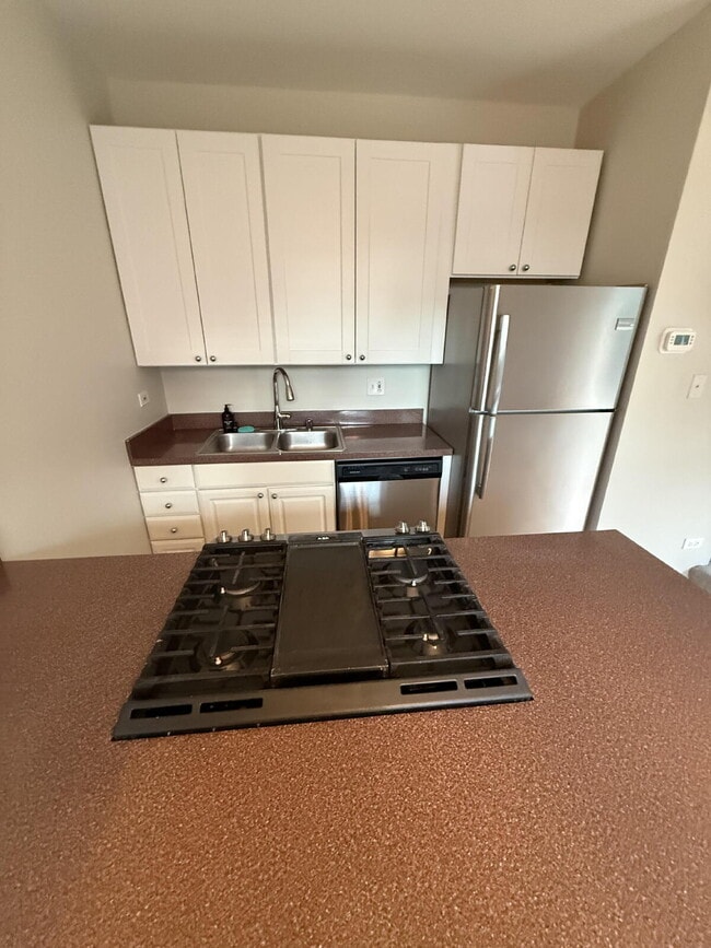Building Photo - Ideally Located Lincoln Park Townhouse