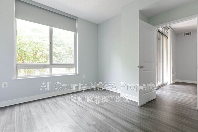 Building Photo - 820 N Pollard St