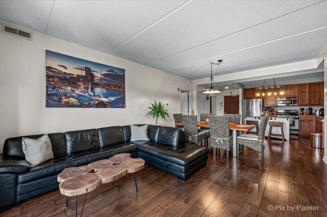 Building Photo - 125 Lakeview Dr