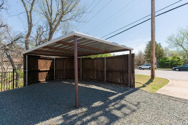 Building Photo - Beautiful Home in Nichols Hills + 3 bedrooms