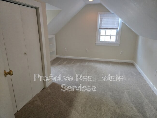 Building Photo - 519 Maycox Ave