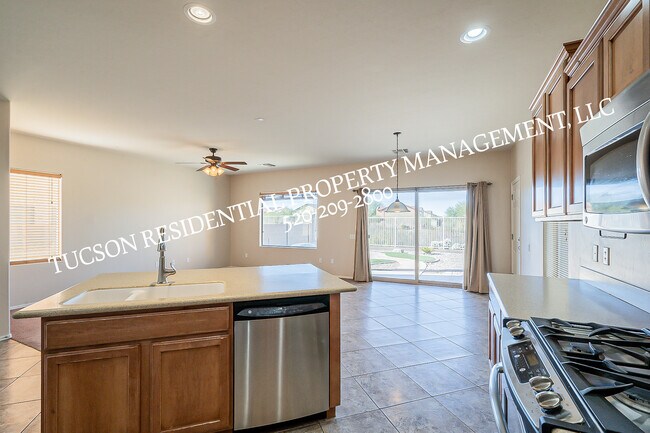 Building Photo - 6012 S Meadow Breeze Dr