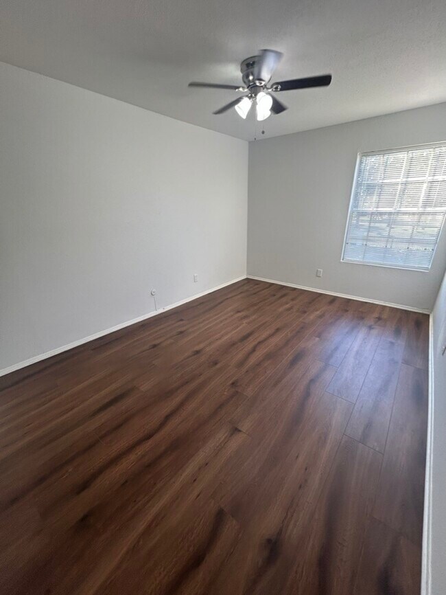 Building Photo - 5550 N Braeswood Blvd