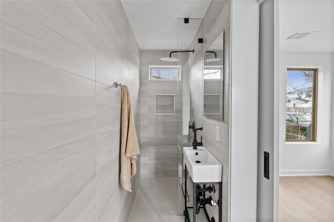 Building Photo - 700 Denson Dr