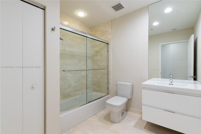 Building Photo - 17111 Biscayne Blvd