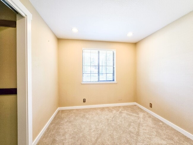 Building Photo - 3BD 2BA Rambler