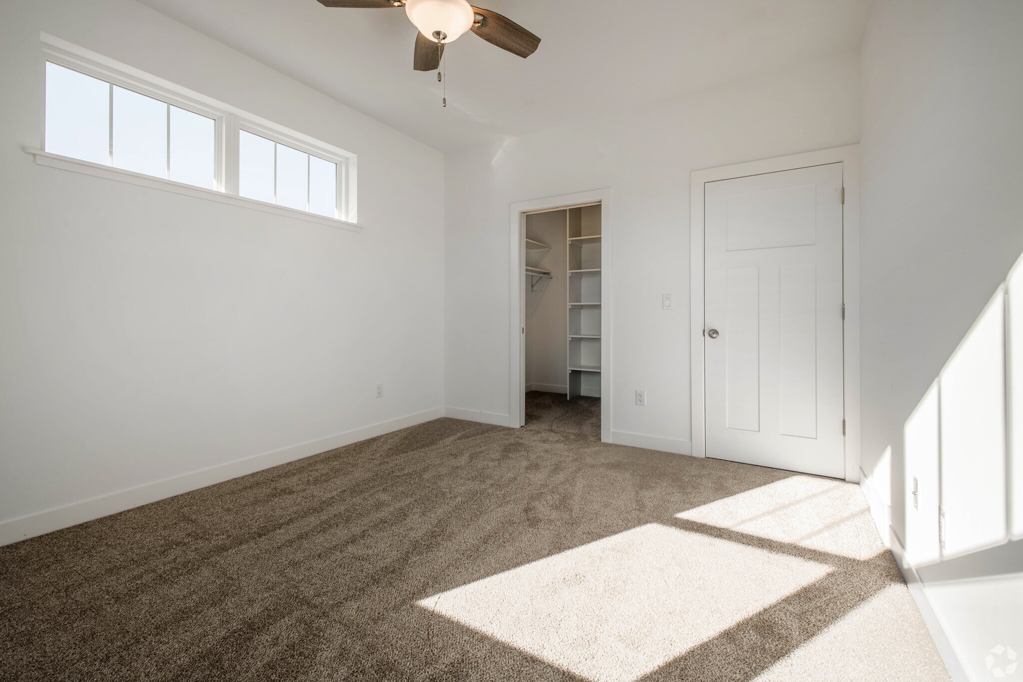 Building Photo - 9505 Excalibur Dr