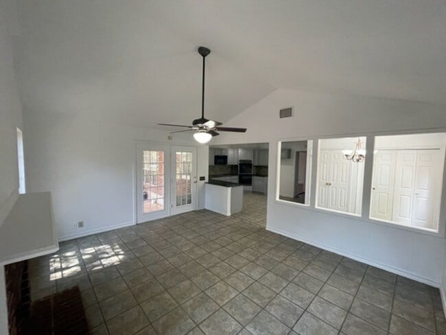 Building Photo - Move In Special! Beautiful 4-Bedroom, 2-Ba...