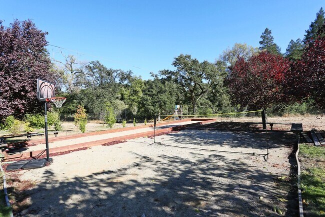 Building Photo - Gorgeous 4BR/3BA Single Family Home in the heart of Sonoma Wine Country, Pool, Deck, Pickle Ball ...