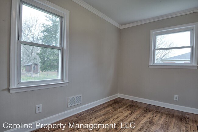 Building Photo - 3 br, 1.5 bath House - 2535 Hickory Grove Rd