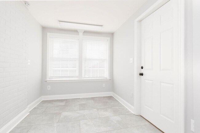 Building Photo - 2664 Kings Hwy