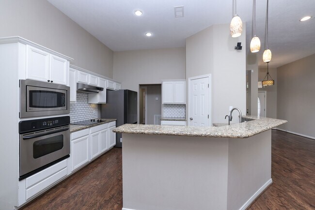 Building Photo - 105 Lawrence Marshall Dr