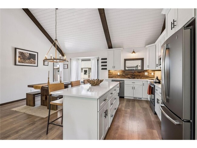 Building Photo - 2831 Kenwood Isles Dr