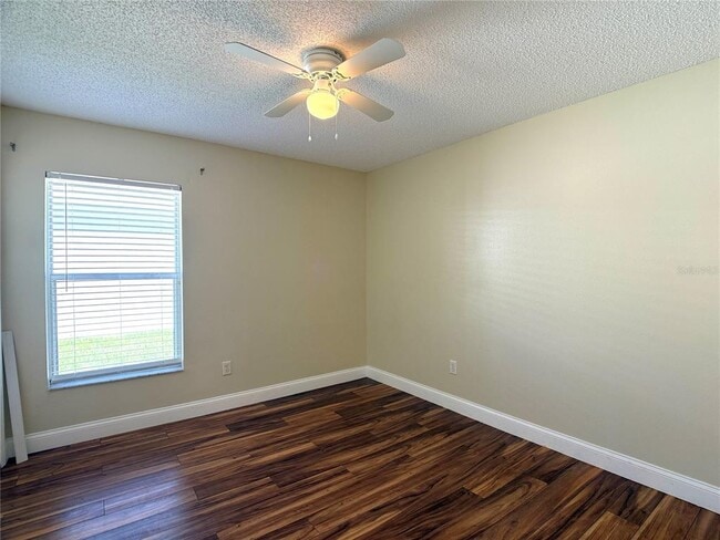 Building Photo - 526 Pine Cone Dr