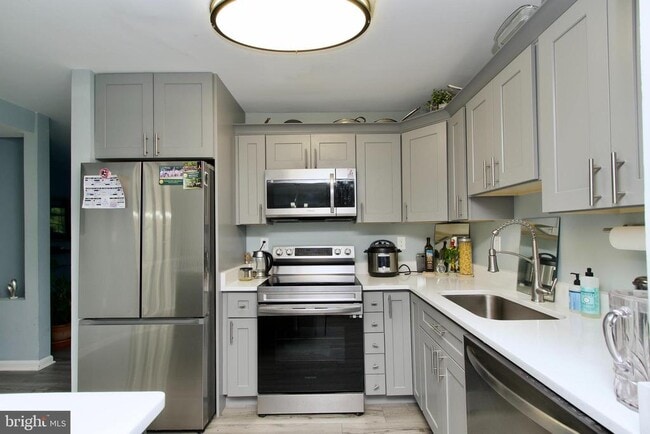 Building Photo - 9885 Burke Pond Ct