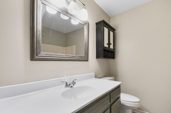 Building Photo - Pet Friendly Three Bedroom!