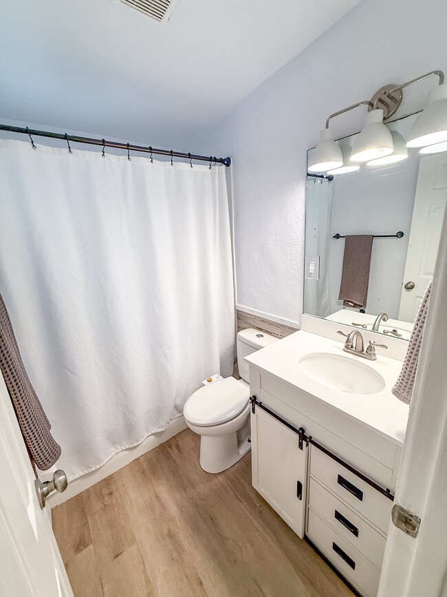 Building Photo - 76 Carson Dr NE