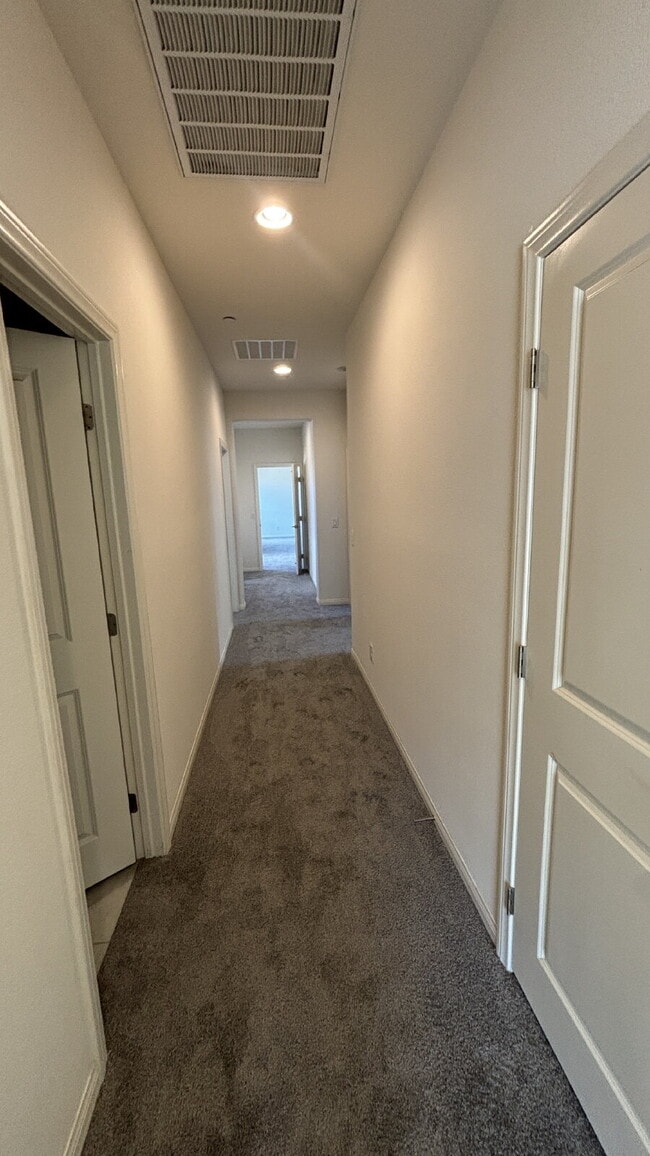 Building Photo - One Story 6-bedroom Home with Attached Casita