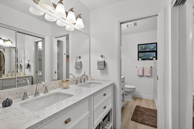 Building Photo - 235 SW 29th Ave