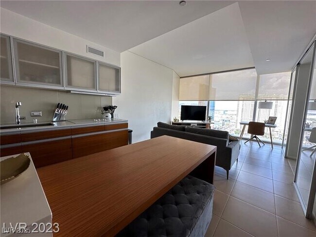 Building Photo - 3722 S Las Vegas Blvd