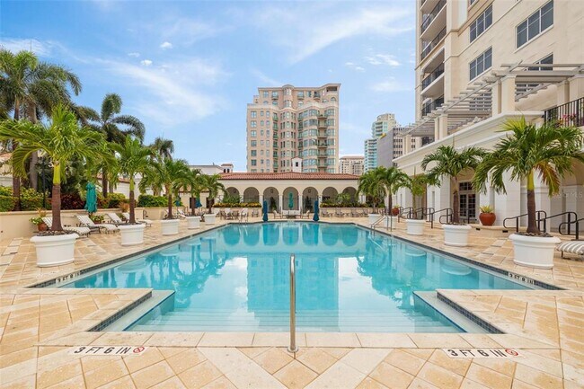 Building Photo - 300 Beach Dr NE