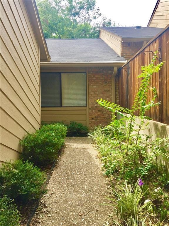 Building Photo - 7211 Lakewood Dr