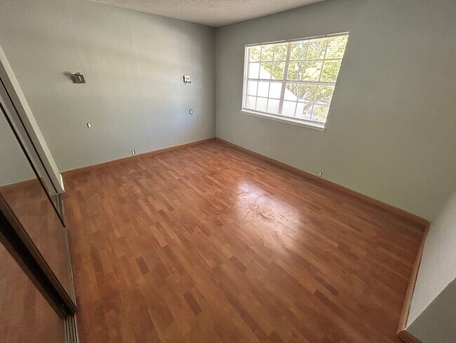 Building Photo - SPACIOUS 2 BEDROOM TOWNHOME IN LAS VEGAS COUNTRY CLUB