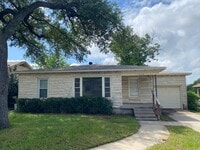 Building Photo - 2 BEDROOM NEAR SCOTT & WHITE