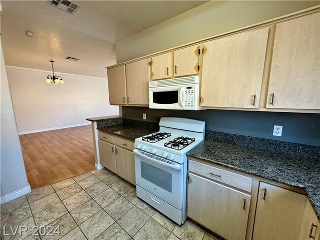 Building Photo - 3BEDROOM CONDO IN 89108