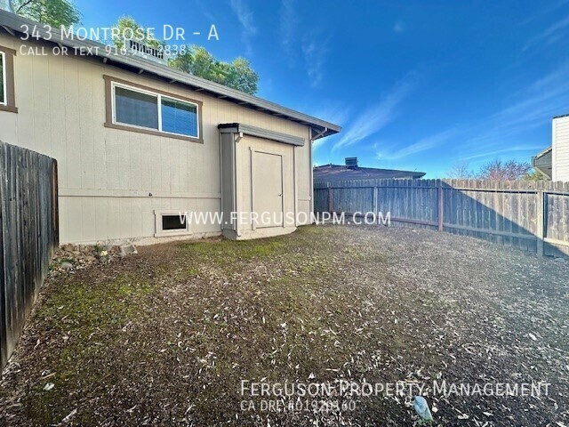 Building Photo - Dog Friendly Duplex with an Attached Garage