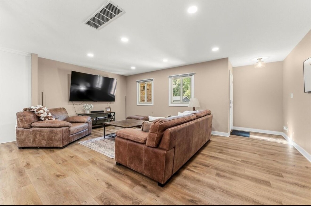 Building Photo - 408 Weathering Dr