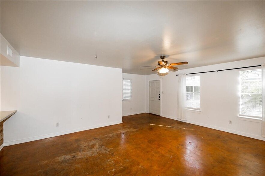 Building Photo - 1305 Lorrain St