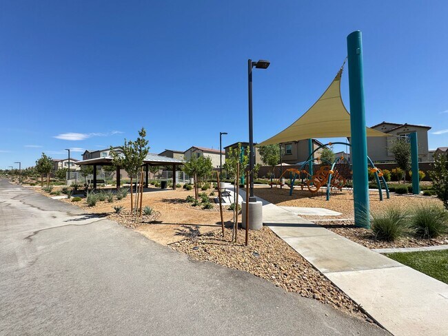 Building Photo - 4 bedroom in gated community!