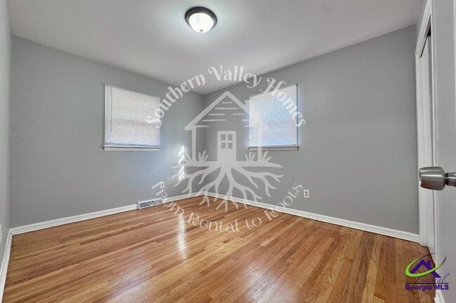 Building Photo - 305 Sparta St