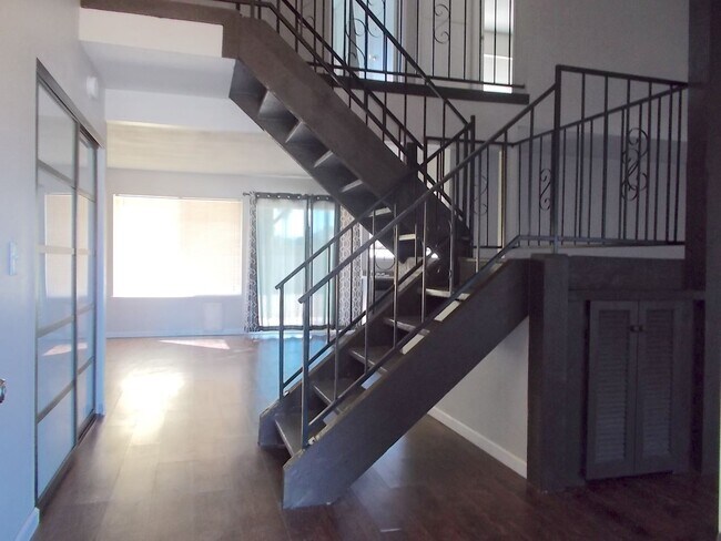 Building Photo - Spacious 4-Bedroom, 3-Bathroom Home with Open Floor Plan & Large Backyard – Prime Location!