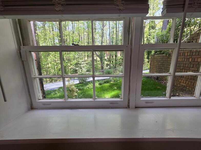 Building Photo - 2135 Masonwood Cir