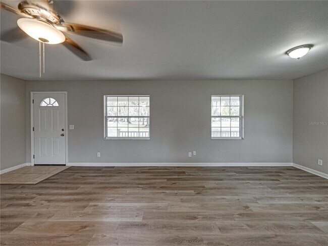 Building Photo - 5017 Lewellyn Rd